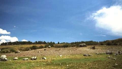 Panning of a clear and pure blue sky with trees and dry weather in the Peruvian 库存影片 164596337
