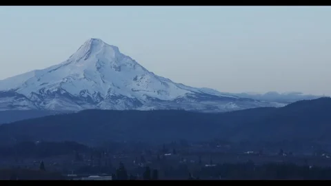 Panning close view of Mount Hood, Oregon, USA, as seen from Hood River Stock-Footage 330666169