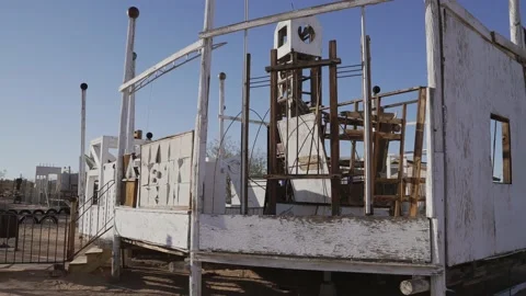 Panning dilapidated post apocalyptic building in desert Stock Footage 171380819