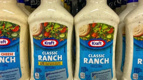 Panning down on bottles of Kraft Ranch Salad Dressing at a Publix grocery sto Stock Footage 156900656