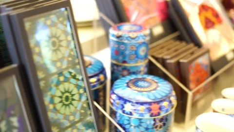 Panning of generic souvenirs on a store Stock Footage 127096513