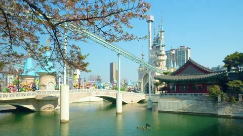 Panning Hyperlapse Lotte World Magic Island Seokchon Lake Cherry Blossom Crowds Stock Footage 334719477