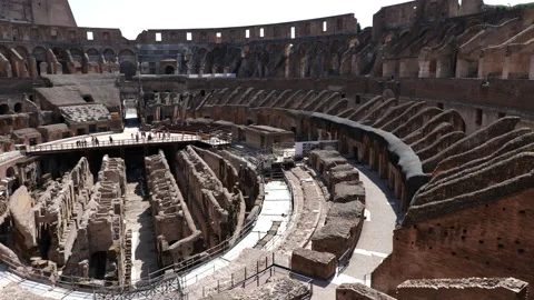Panning Inside the Colosseum in Rome Видео 141060652