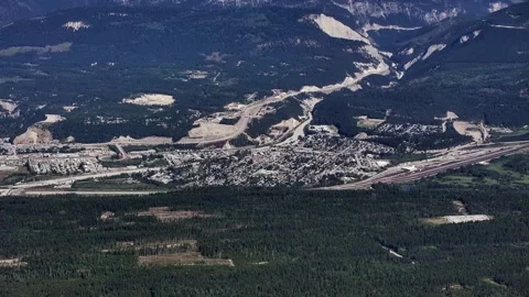 Panning left across Golden, a town in southeastern British Columbia, Canada 库存影片 343864151