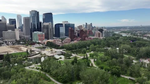 Panning left along Skyline of Downtown Calgary ( Alberta, Canada) Stock-Footage 343863930