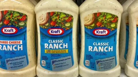 Panning left on bottles of Kraft Ranch Salad Dressing at a Publix grocery sto Stock Footage 156900668