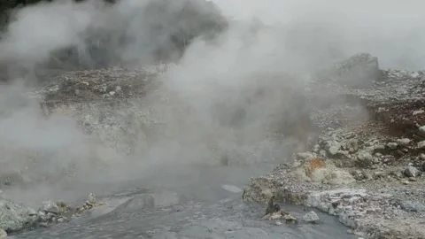 Panning left view of the active part of the crater Video stock 281399070