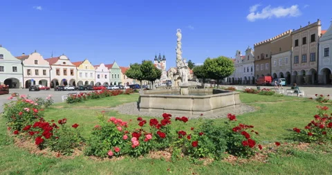 Panning left view of Marian column and main square of township Telc Stock Footage 337984483