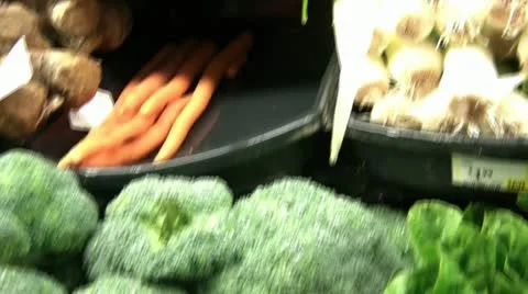 Panning Produce in Store 스톡 동영상 12600404