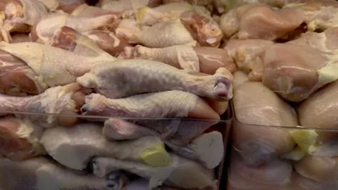 Panning raw chicken butcher case Stock Footage 134432833