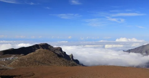 Panning right view of summit at Haleakala Volcano Crater,Maui,Hawaii,USA Vídeo Stock 119711199