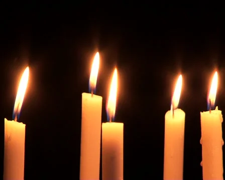 Panning shot Candles light in the dark 库存影片 45500412