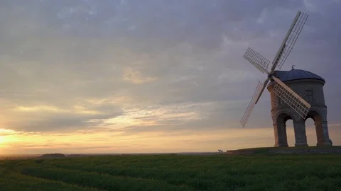 Panning shot of Chesterton windmill basking in the golden summer sunset 動画素材 109794991