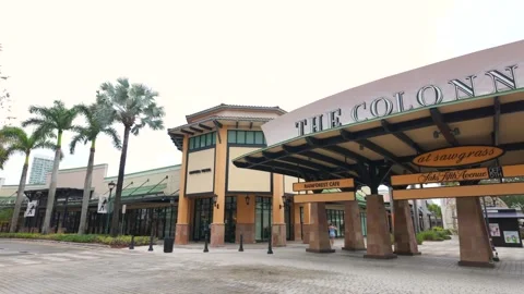 Walking through Sawgrass Mills outlet Ma, Stock Video