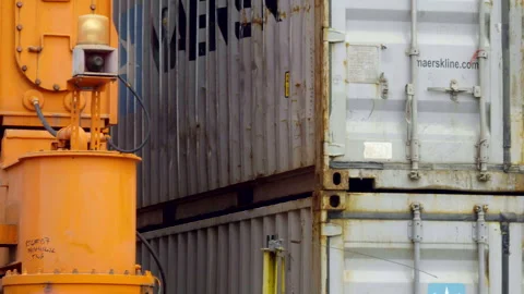 Panning shot of container transporting machine 库存影片 252787887