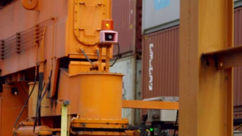 Panning shot of container transporting machine 库存影片 253362871