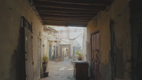 Panning through a dark run down alleyway in the back streets of Marrakech Stock Footage