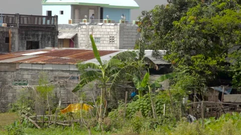 Panning through third world poverty in the Philippines 스톡 동영상 91260412