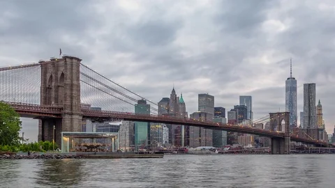 Panning time-lapse Brooklyn Bridge. Video stock 70819599