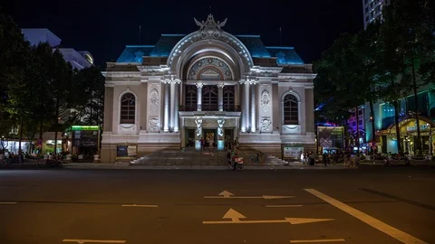 Panning time lapse of the Opera House in Ho Chi Minh City, Vietnam at night Vídeo Stock 116857738