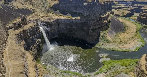 Panning Time-lapse of Palouse Falls in Dramatic Canyon. Stock Footage 95390583