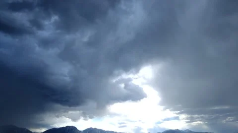 Panning time-lapse of sotrm clouds and heavy rains in dry California 動画素材 166416612