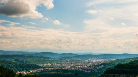 Panning up timelapse of beautiful sky over a mountain village Video stock 112992521