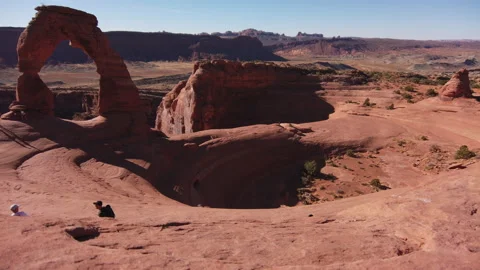 Panning timelapse of crowd of visitors at Arches National Park, Delicate Arch Stock Footage 147576809