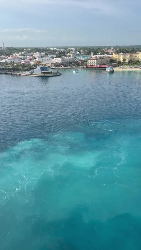 Panning vertical shot right to left of cruise ship arriving at nassau port Stock-Footage 336659989
