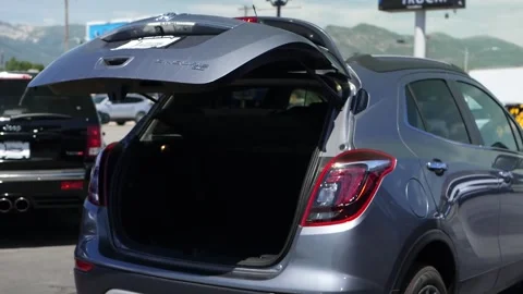 Panning video as car trunk opens Stock-Footage 144926611