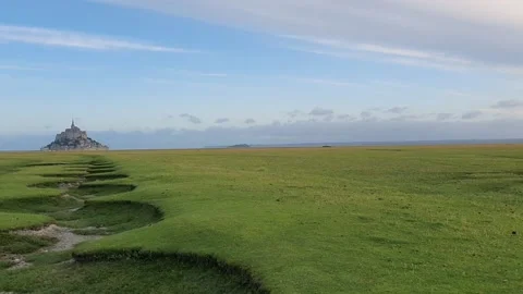 Panning video of the meanders in front of the mont saint michel Stock Footage 166091369