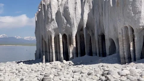 Panning View of Crowley Lake Columns Beside the Blue Lake Vídeos de archivo 340758502