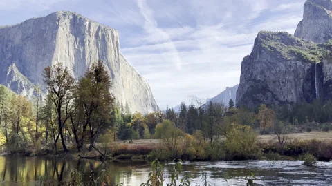 Panning view of El Capitan and Bridalveil Falls along Merced River in Yosemite Video stock 164546779