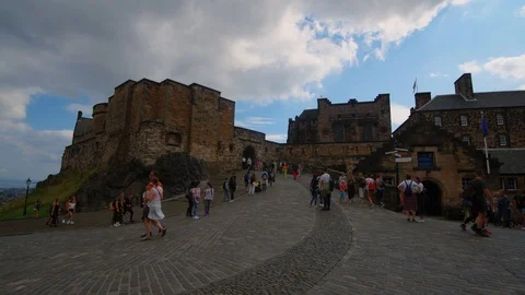 Panning view inside Edinburgh Castle (Scotland) 動画素材 113961297