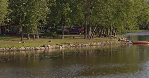 Panning view of a lake  库存影片 115075009