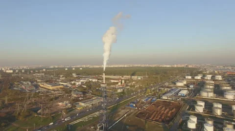 Panning View of large oil refinery Stock Footage 55901632