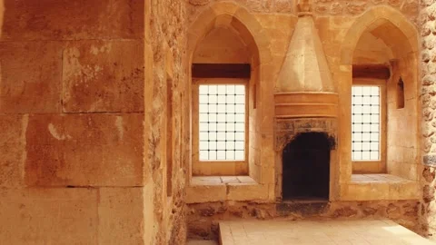 Panning view room facility interior in Ishak Pasha palace near Dogubeyazit, T Stockbeeldmateriaal 193969763