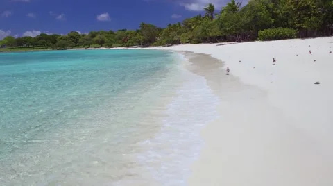 Panning view of Scott Beach, Caneel Bay, St John 库存影片 67336012