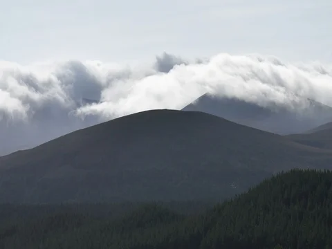 Panning view of turbulent undulating clouds rolling over scottish highlands 動画素材 80430474