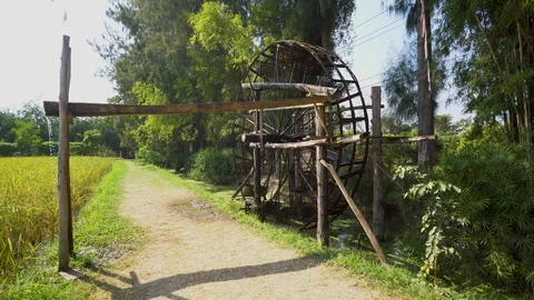 Panning the wind turbine camera made of wood is spinning to bring water Stock Footage 101339755
