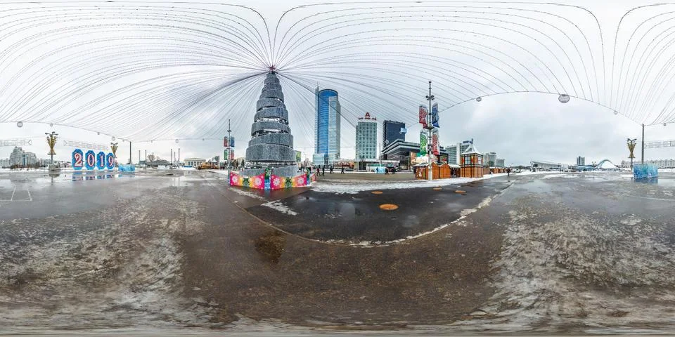 Panorama 360 in equirectangular projection with Christmas tree on new Year Foto stock