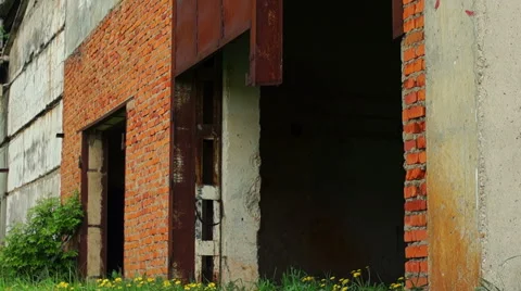 Panorama of an abandoned building Video stock 57324566