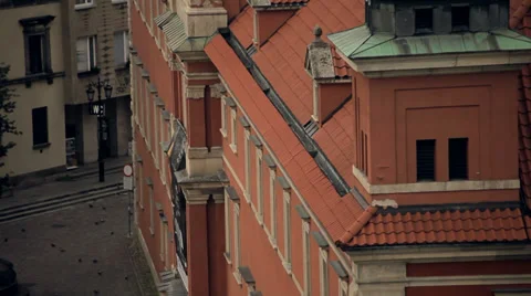 Panorama of the building with a tower and a clock in old town in Warsaw. Stock Footage 38939280