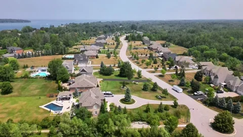 Panorama from drones to houses Video stock 313506490
