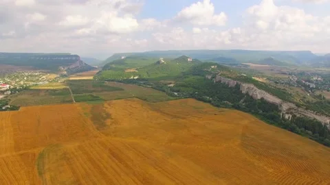 Panorama of the field stretching to the mountains Stock-Footage 85896824
