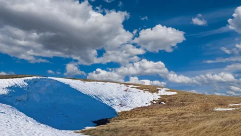 Panorama of grass hill in a snow time lapse scene Vídeos de archivo 267956404