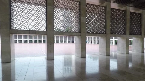 Panorama Inside Istiqlal Mosque Inner Courtyard, Jakarta, Java, Indonesia Vídeos de archivo 314224567