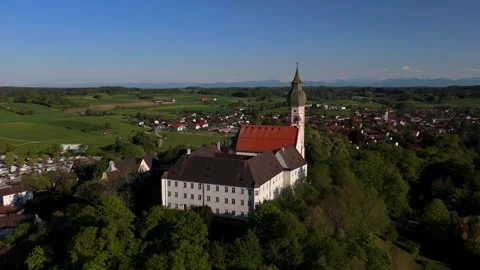 Panorama Kloster Andechs in der Gemeinde Andechs, Oberbayern, Deutschland Stock Footage 317194751