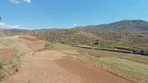 Panorama pan view of dry rice slope in african madagascar 動画素材 89942997
