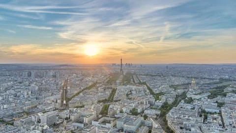 Panorama of Paris at sunset timelapse. Eiffel tower aerial view from observat Foto stock